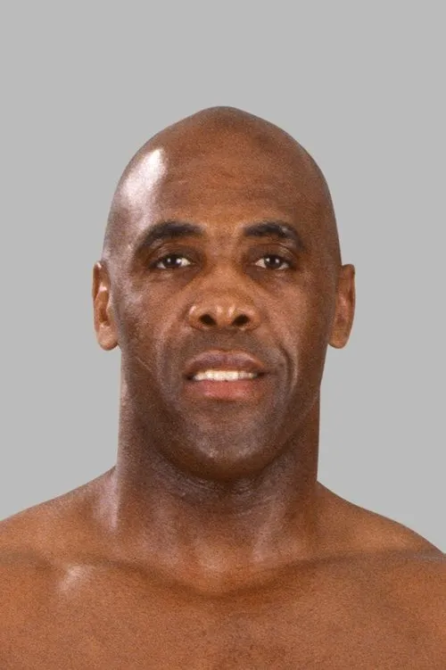 Michael Jones interpretando a Kony