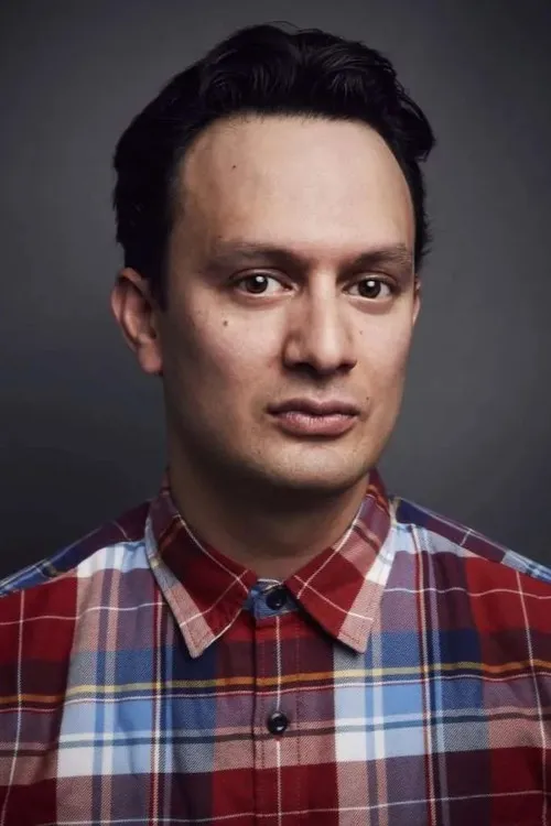 Michael Kayne interpretando a The Priest