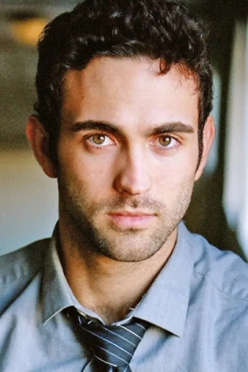 Michael Minto interpretando a Shrimp #1