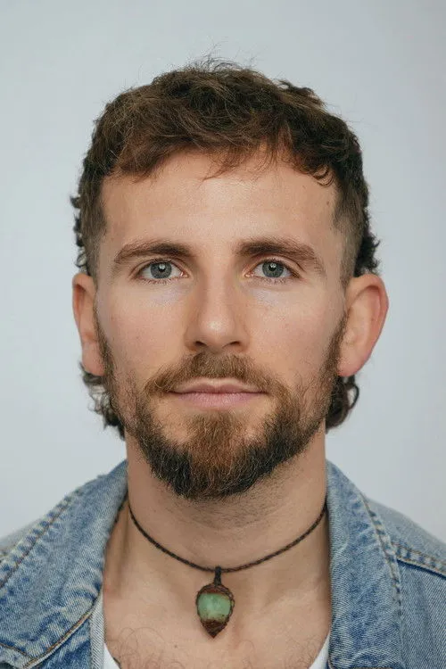 Lizzie Annis ha trabajado con Michael Naylor en 1 ocasiones