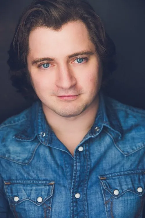 Michael Pantozzi interpretando a Andriy - Ukrainian Prisoner