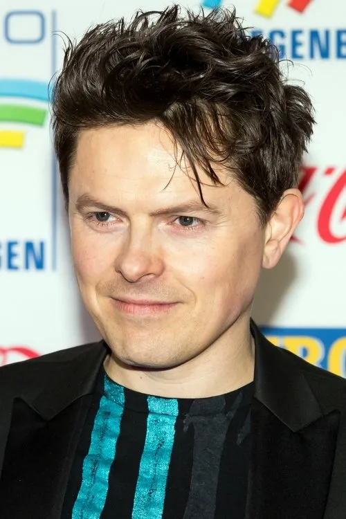 Michael Patrick Kelly interpretando a Self