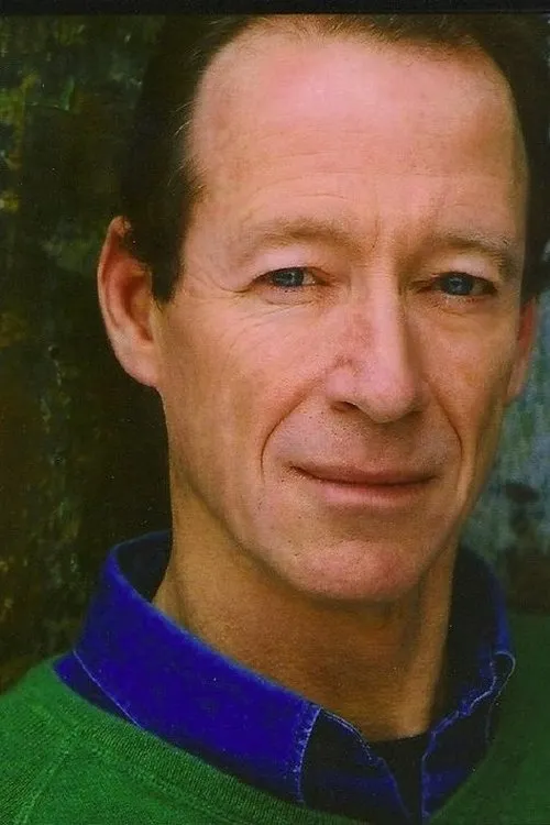 Michael Rawley interpretando a Dokes MacFarlane