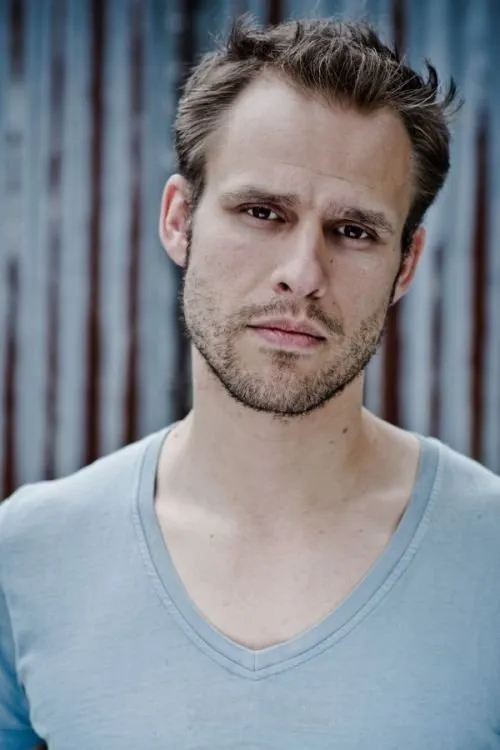 Michael Schumacher interpretando a Esak DeVito