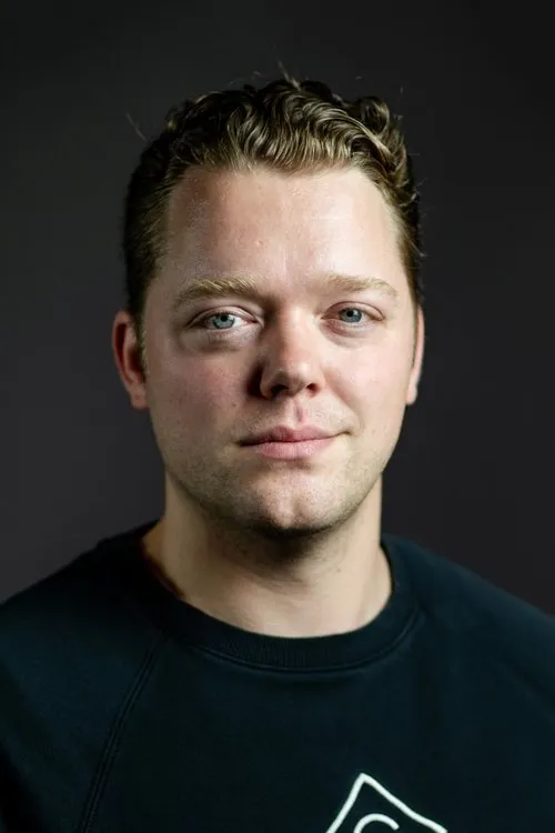 Michael Vrzala interpretando a 