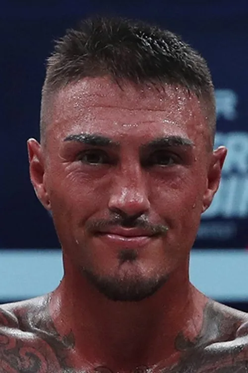 Michael Webster interpretando a Self