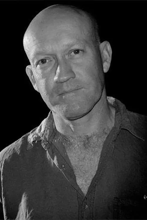 Michael Winchester interpretando a Raven