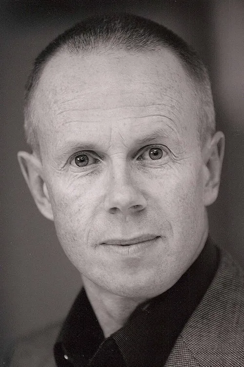 Michael Winsor — personaje: Basil Brush