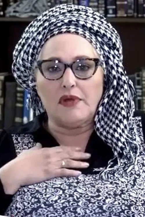 Michal Bat-Sheva Rand interpretando a Malli Bellanga