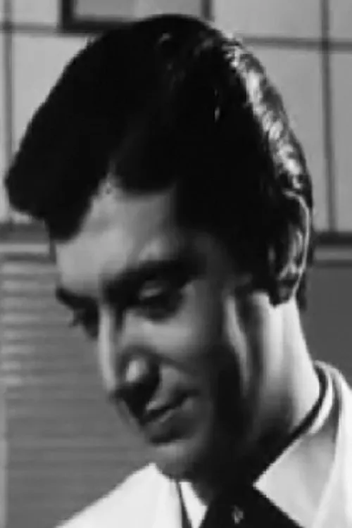 Μιχάλης Μπαλλής interpretando a