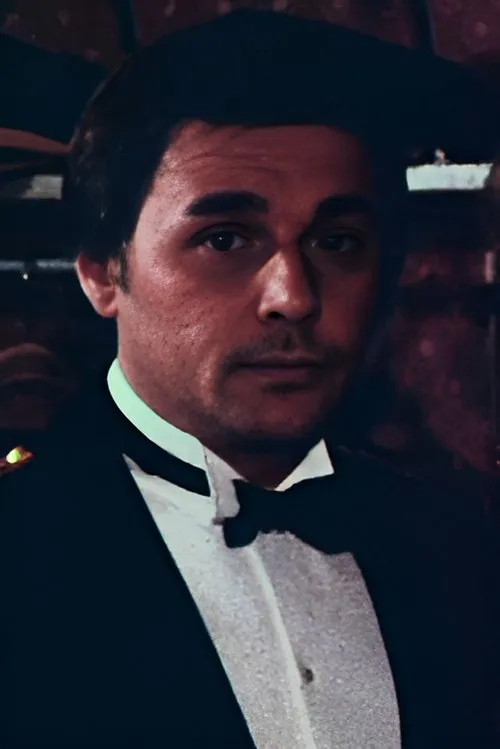 Michel David interpretando a Father