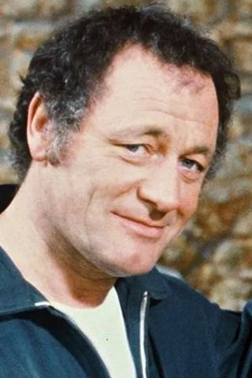 Michel Fortin interpretando a Georges