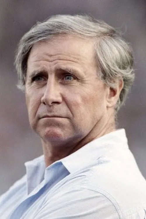 Michel Hidalgo interpretando a 