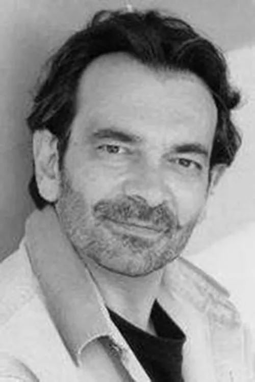 Michel Papineschi interpretando a Narrator (voice)