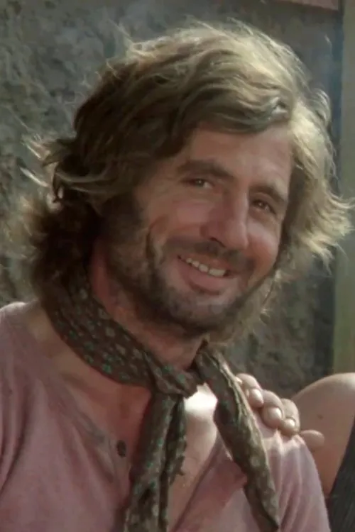 Michele Branca interpretando a Roy Mason