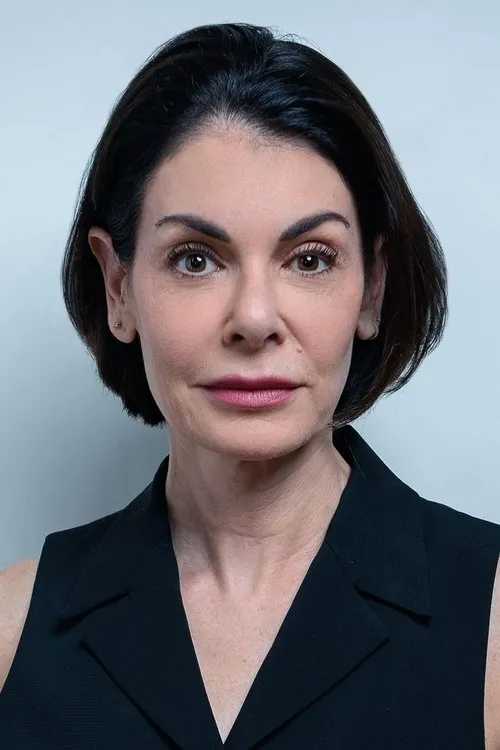 Michelle Anne Lipper interpretando a Tina