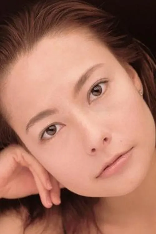 Michelle Ferre interpretando a Christine Spaak