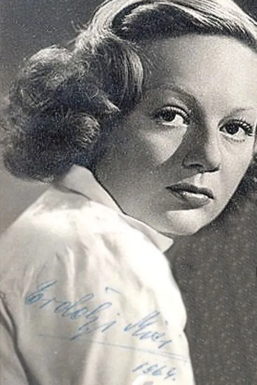 Mici Erdélyi interpretando a Varjas Ria