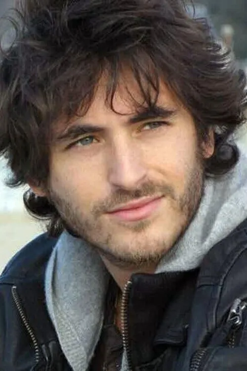 Julian Perretta ha trabajado con Mickaël Miro en 1 ocasiones