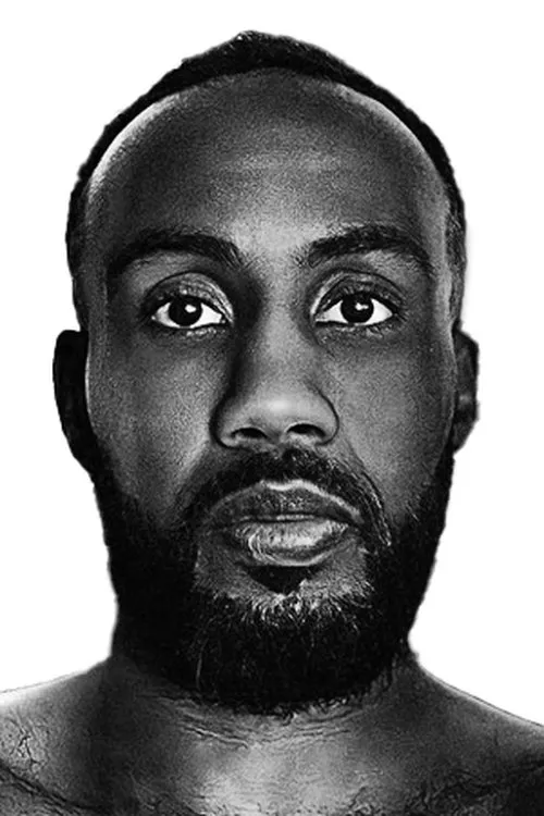 Mickey Bey interpretando a Self