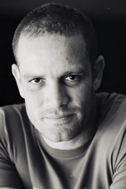 Daniel Brusovany ha trabajado con Mickey Leon en 1 ocasiones