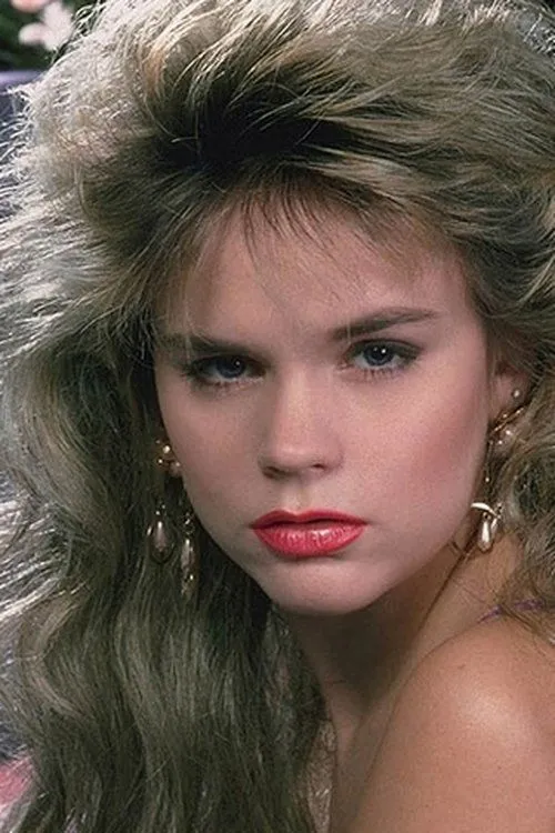 Micky Lynn interpretando a 