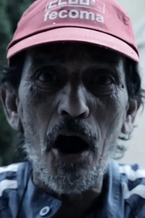 Miguel Ángel Hernández interpretando a Enterrador