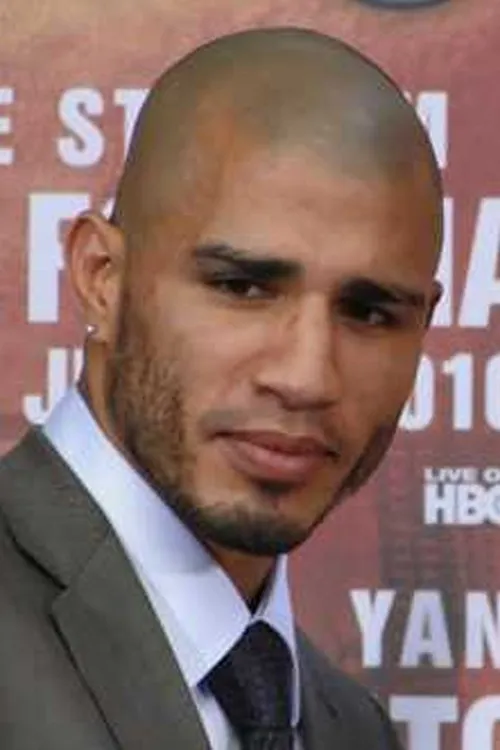 Miguel Cotto interpretando a Self