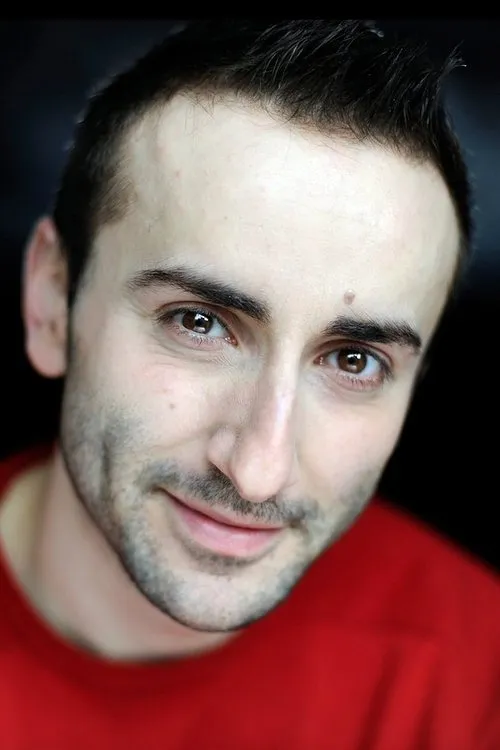 Miguel Ferreira interpretando a Premier partenaire de Théo