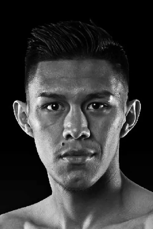 Miguel Flores interpretando a Self