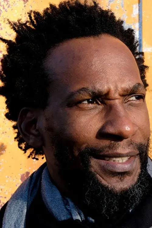 Miguel Sermão interpretando a Clotilde's husband