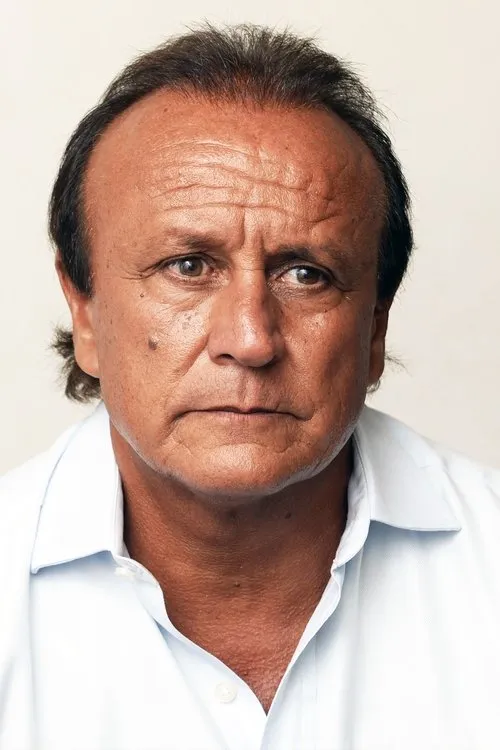 Miguel Torres del Sel interpretando a 