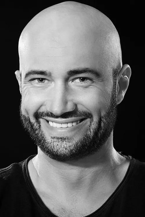 Mihai Bendeac interpretando a Poker