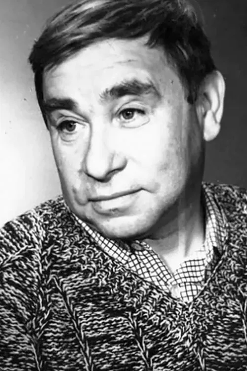 Михаил Светин interpretando a ?????