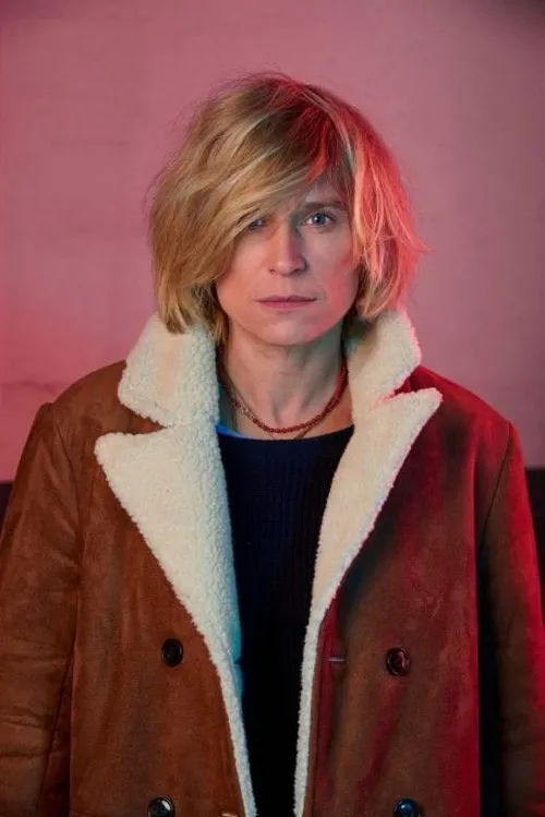 Mika Tard interpretando a 