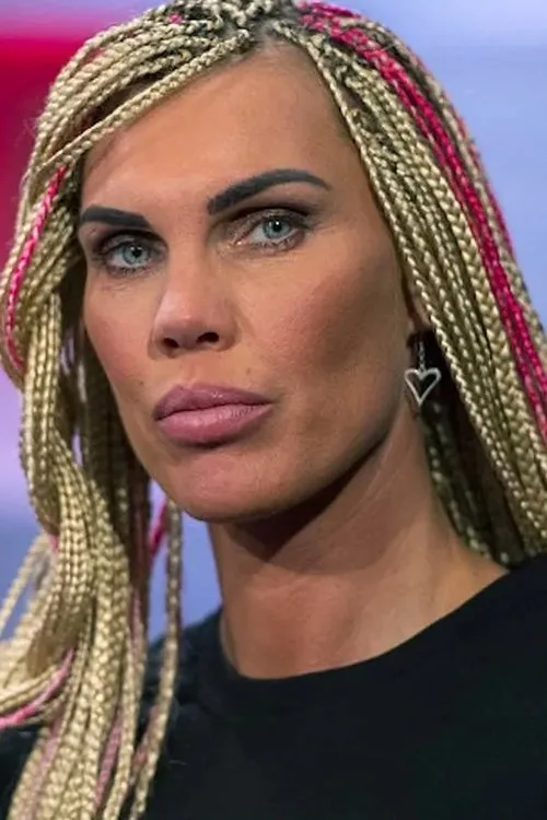 Mikaela Laurén — personaje: Herself - Contestant