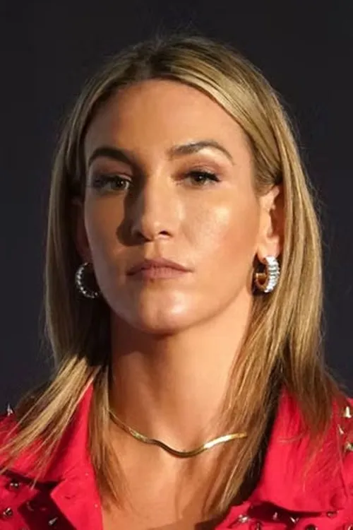 Mikaela Mayer interpretando a Self