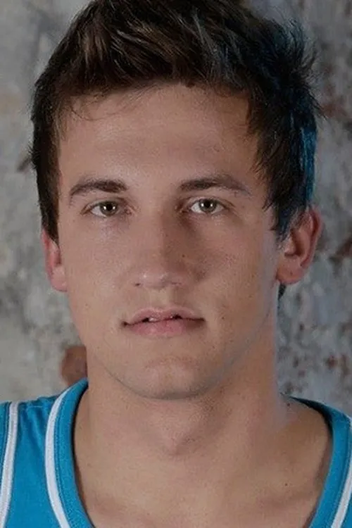 Mike Cage interpretando a