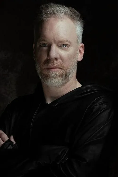 Mike Coolen interpretando a 