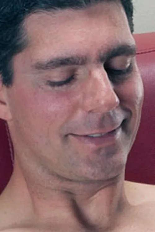 Mike Cummings interpretando a 