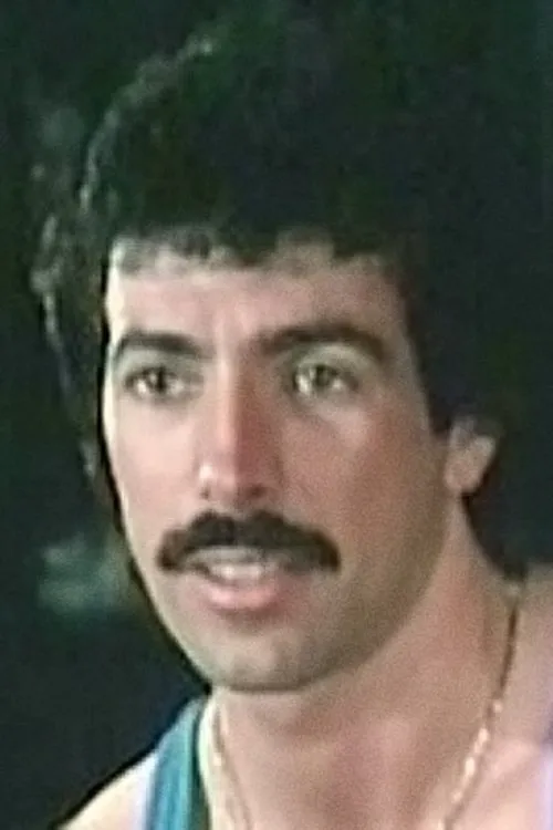 Mike De Marco interpretando a Brad the Stepfather