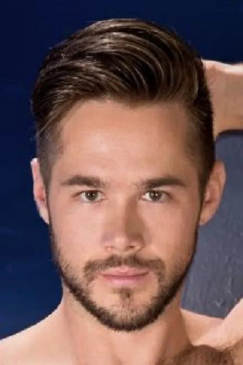 Mike De Marko interpretando a