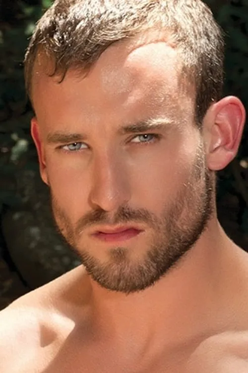 Mike Gaite interpretando a