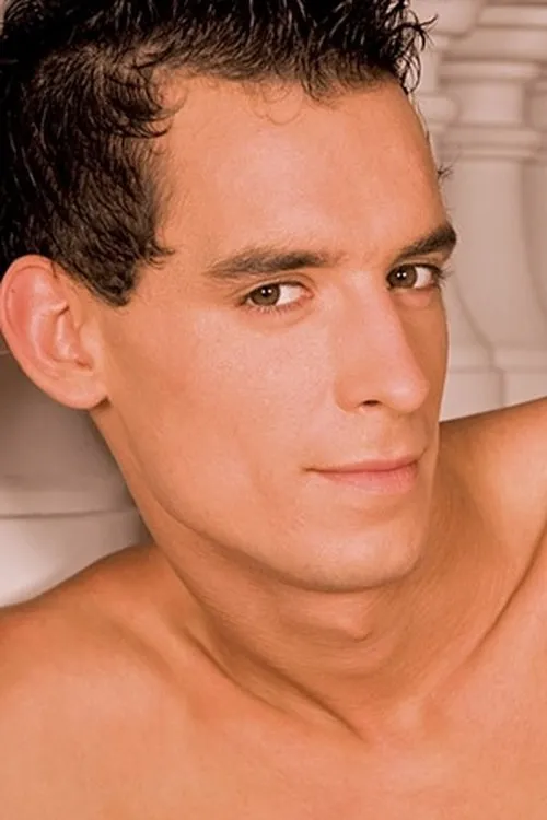 Mike Gate interpretando a 