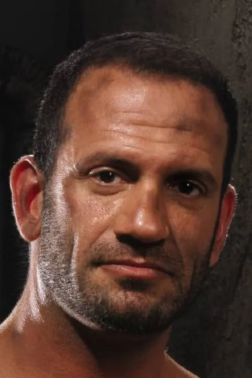 Mike Grant interpretando a 