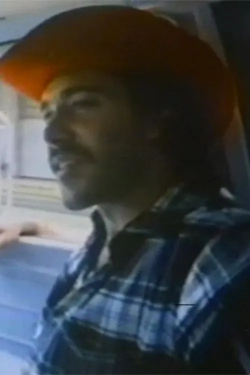 Mike Horne interpretando a Man in Van