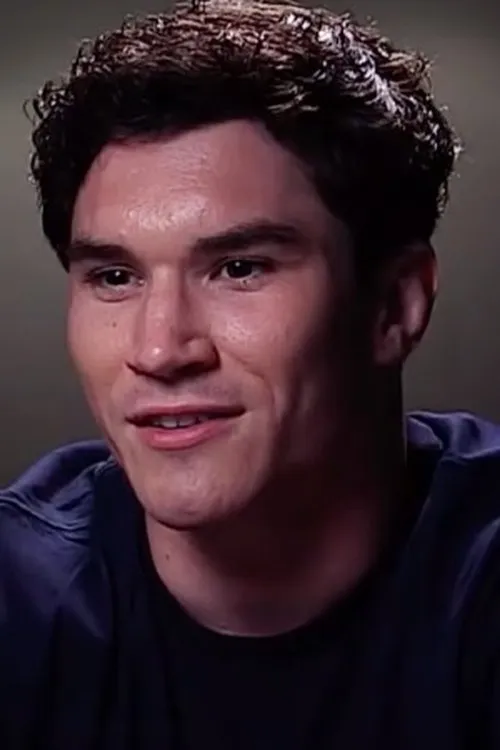 Mike Malott interpretando a Self