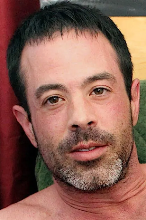 Mike Manchester interpretando a 