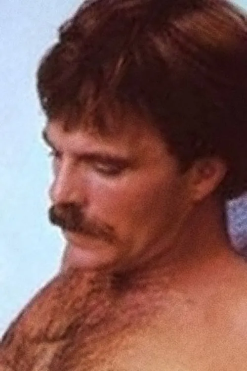 Mike McDonald interpretando a Mustached Glory Hole Sucker