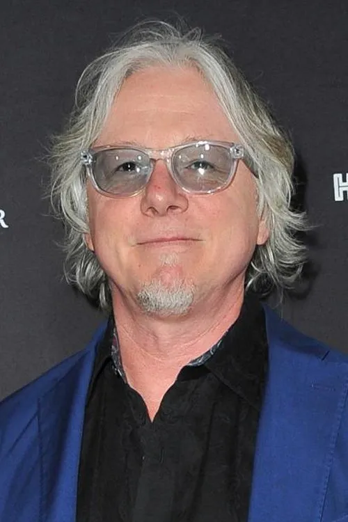 Mike Mills interpretando a 